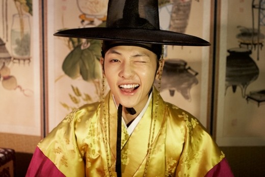 Song Joong Ki has been recently hitting it big on the mainstream as he has 